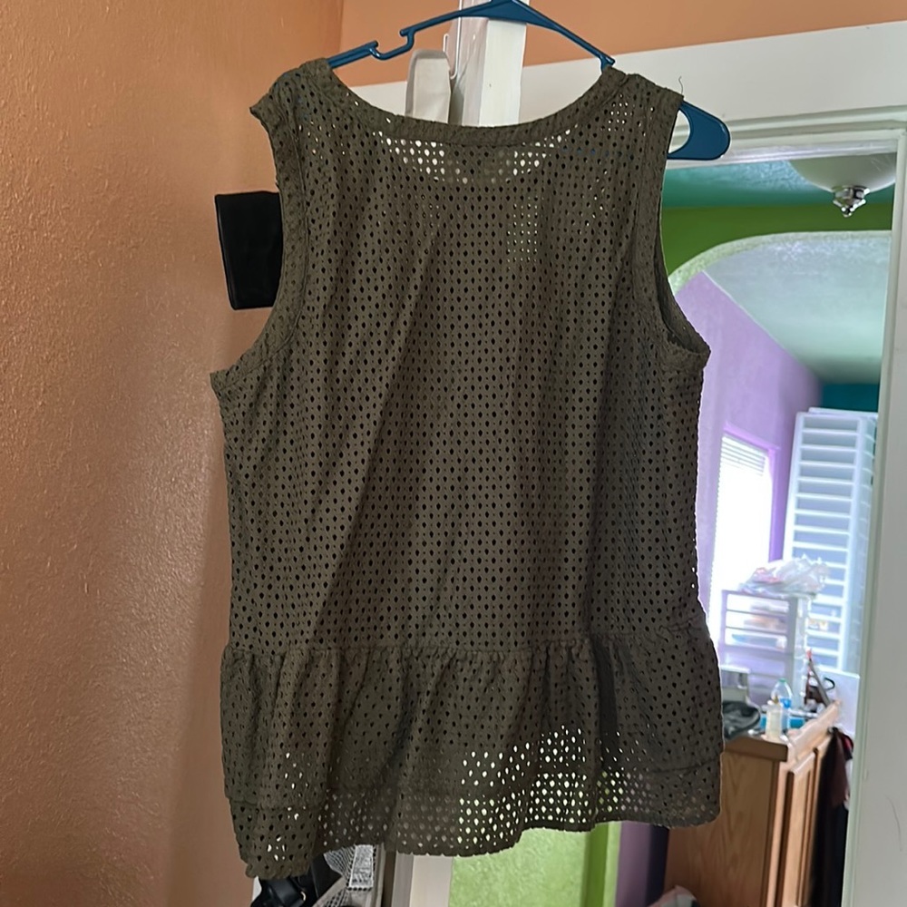 a.n.a women's round neck sleeveless ruffle tank top olive green worn once